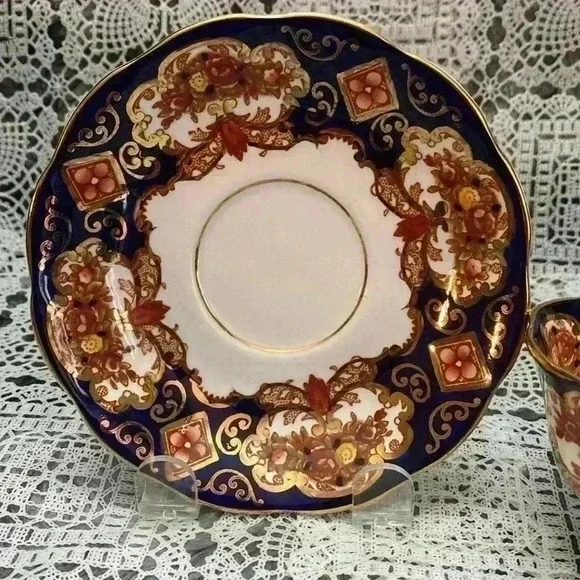 Royal Albert Heirloom Footed Cup &
Saucer england - Picture 3 of 16